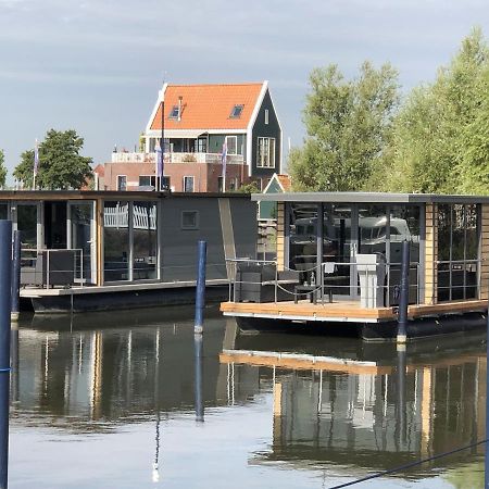 Comfortable Houseboat In Volendam Marina Eksteriør billede