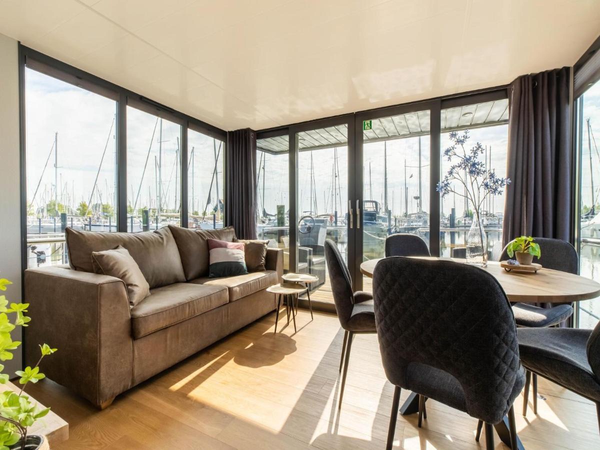 Comfortable Houseboat In Volendam Marina Eksteriør billede