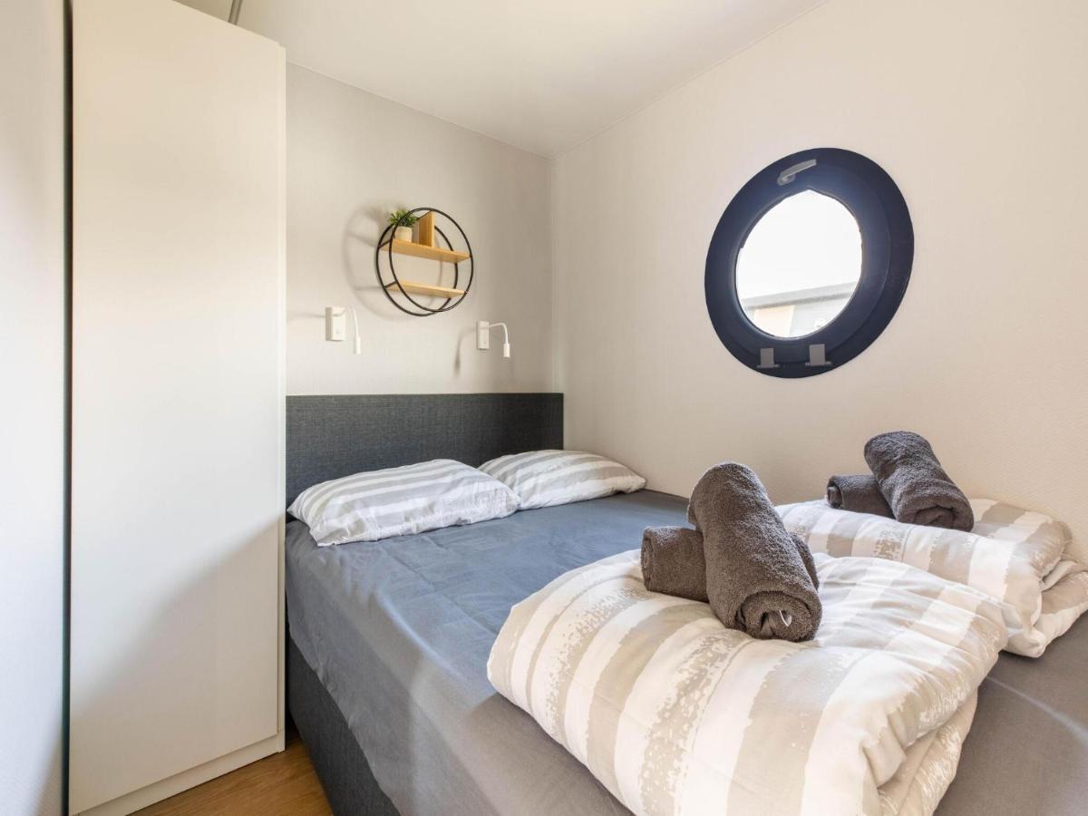 Comfortable Houseboat In Volendam Marina Eksteriør billede