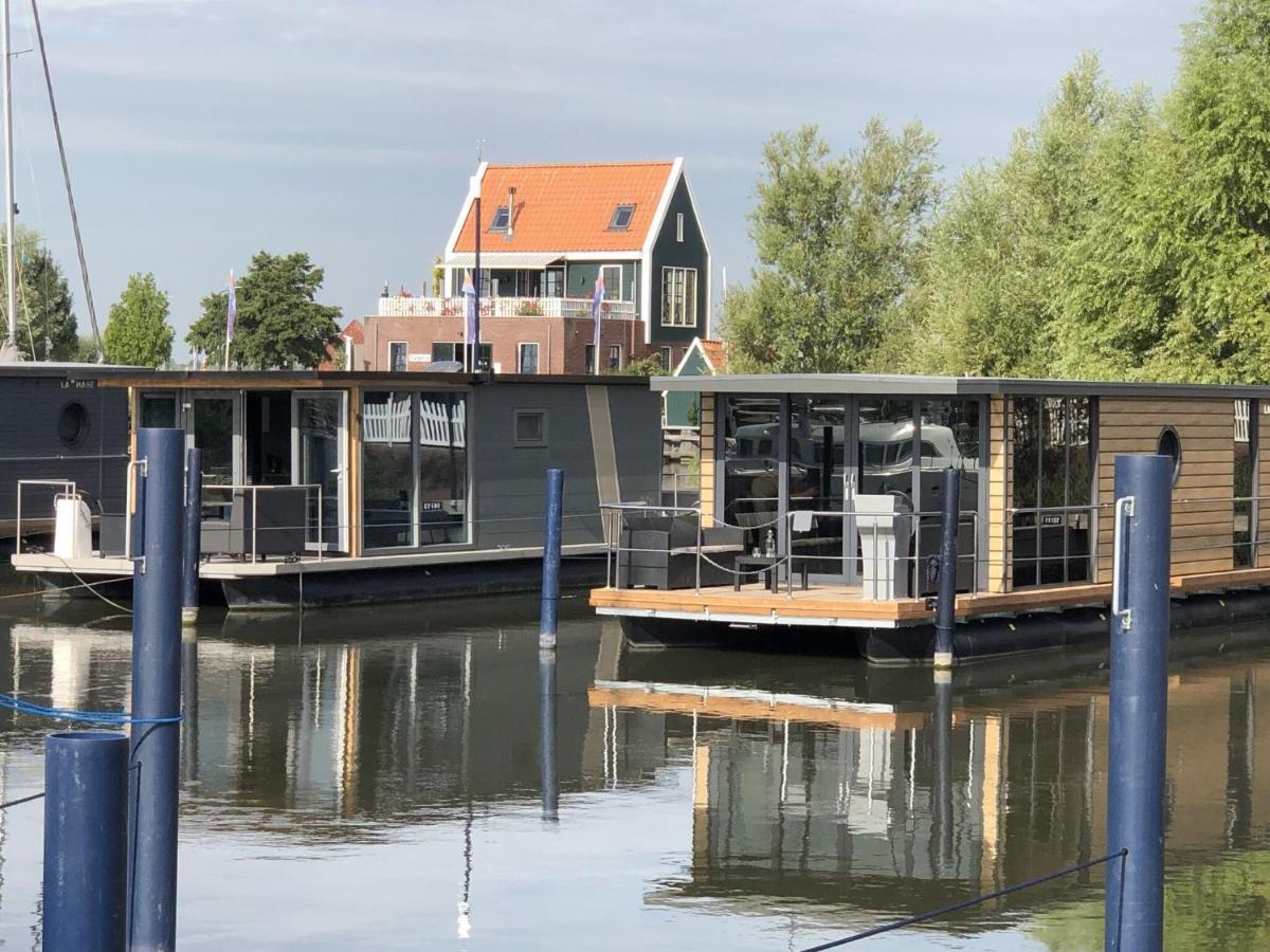 Comfortable Houseboat In Volendam Marina Eksteriør billede